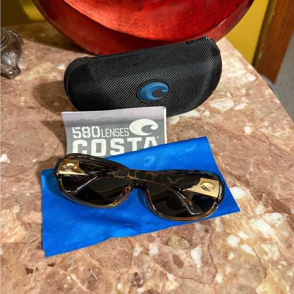 Costa Black and Brown Tortoise Sunglasses with Case - Picture 3 of 6